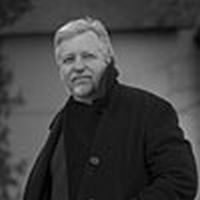 Dan Simmons