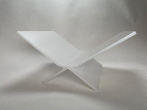 Boekenstandaard perspex middel design Melkwit transparant