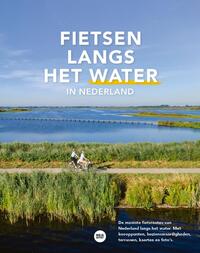 Fietsen langs het water in Nederland